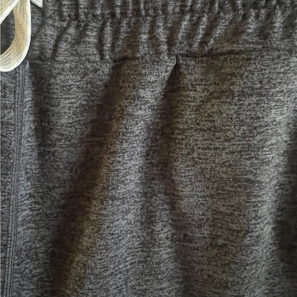Vuori performance Charcoal Joggers - Picture 4 of 4